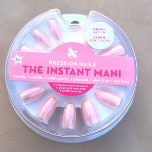 NEW Olive & June:The Instant Mani press on nails